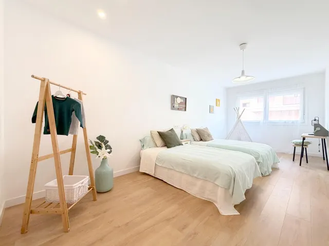 SE VENDE AMPLIO PISO DE DOS DORMITORIOS CON REFORMA A ESTRENAR EN ARRABAL - ZARAGOZA — 25