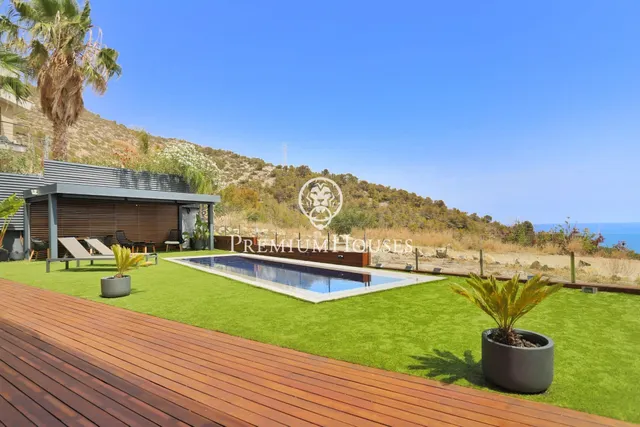 Casa independiente a la venta con vistas al mar en Montgavin - foto 5