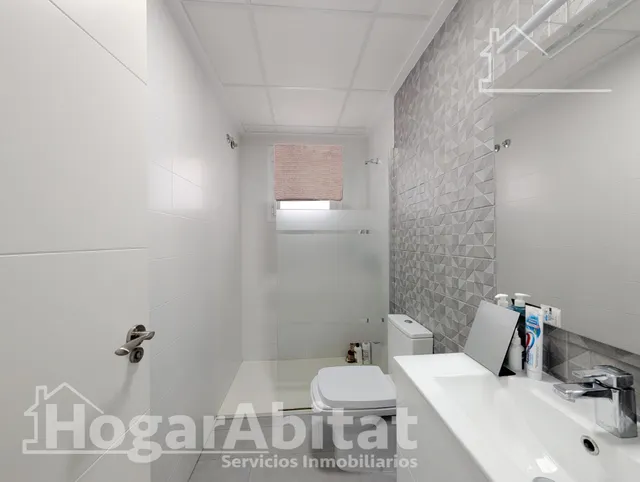 ¡Precioso Chalet! Seminuevo, amplio y luminoso, con piscina privada, garaje y jardín — 33