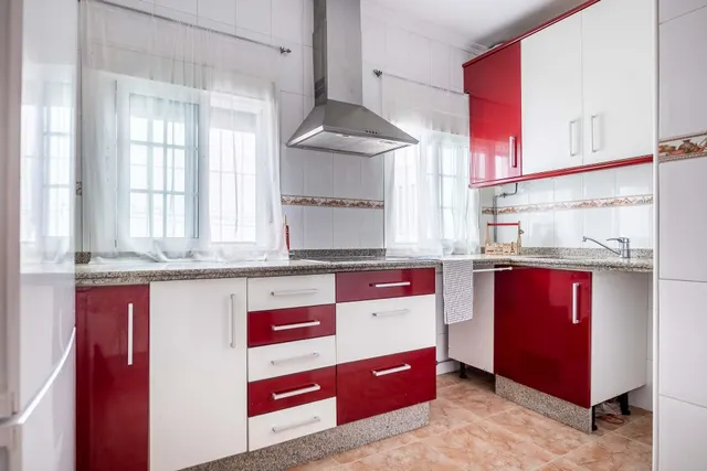 PISO DE 4 DORMITORIOS CONVERTIDO EN 2 EN PLENO CORAZÓN DE TRIANA — 10