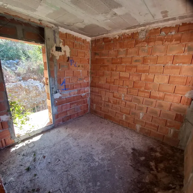 Cuatro casas en contrucción. — 8