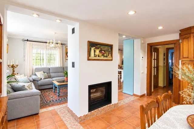 VENDE EN EXCLUSIVA CHALET INDEPENDIENTE EN COÍN — 16