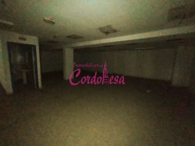 AMPLIO LOCAL COMERCIAL EN PLENO CENTRO!!! — 4