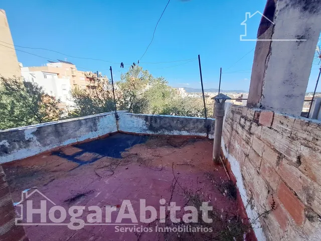 AMPLIA CASA CON 2 TERRAZAS PARA REFORMAR EN EL CENTRO - foto 4