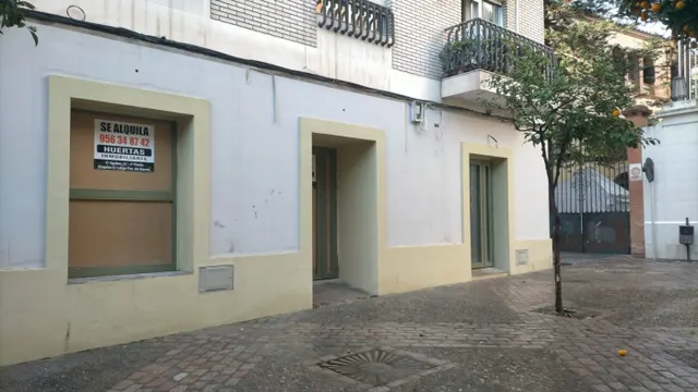 Plaza El Banco, local comercial en planta baja. — 2