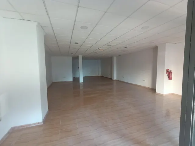 Local comercial en alquiler avenida principes de españa — 4