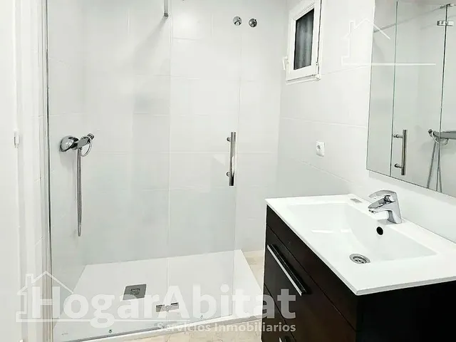¡Preciosas vistas al mar! Reformado en residencial con piscina y balcón — 25