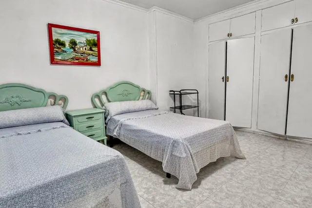 Apartamento de 3 dormitorios 2 baños con vistas al mar en Torrevieja (playa los locos) — 4