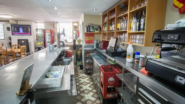 Local en Petrer zona Salinetas montado para empezar tu nuevo negocio — 5