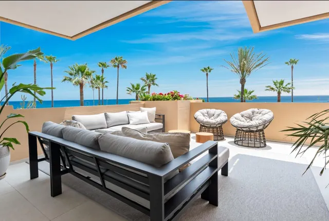 Apartamento reformado en 1ª linea de playa!! — 2