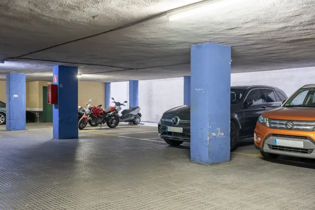 Parking 9m² en alquiler - Casc Antic — 18