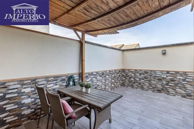 Amplia casa de 182 m2 con patio, gran sótano y a menos de 5 minutos del metro — 10