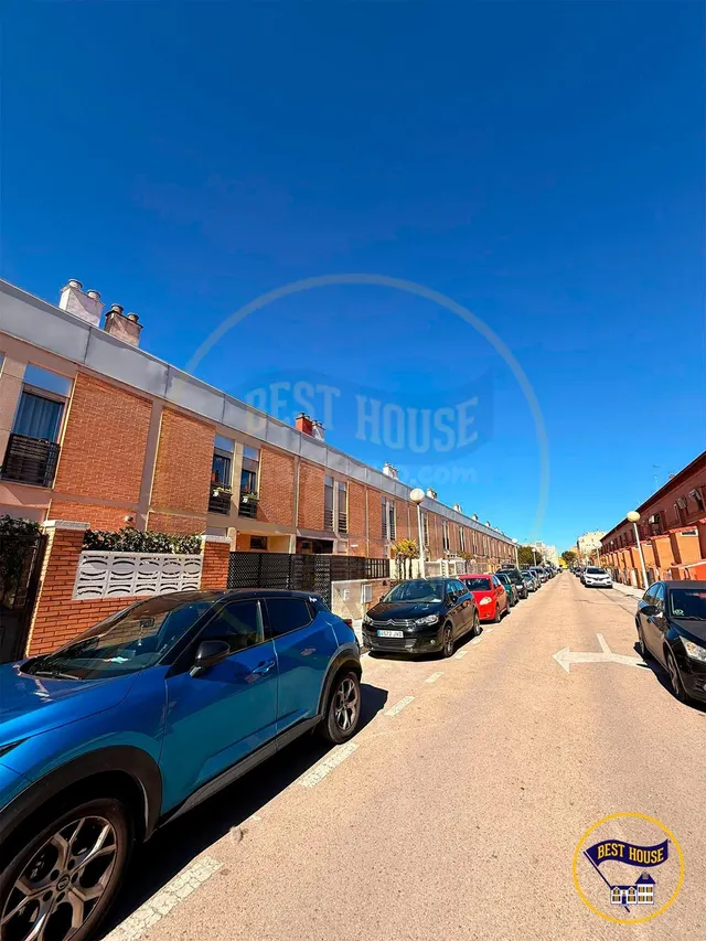 CHALET ADOSADO EN VENTA EN CUENCA