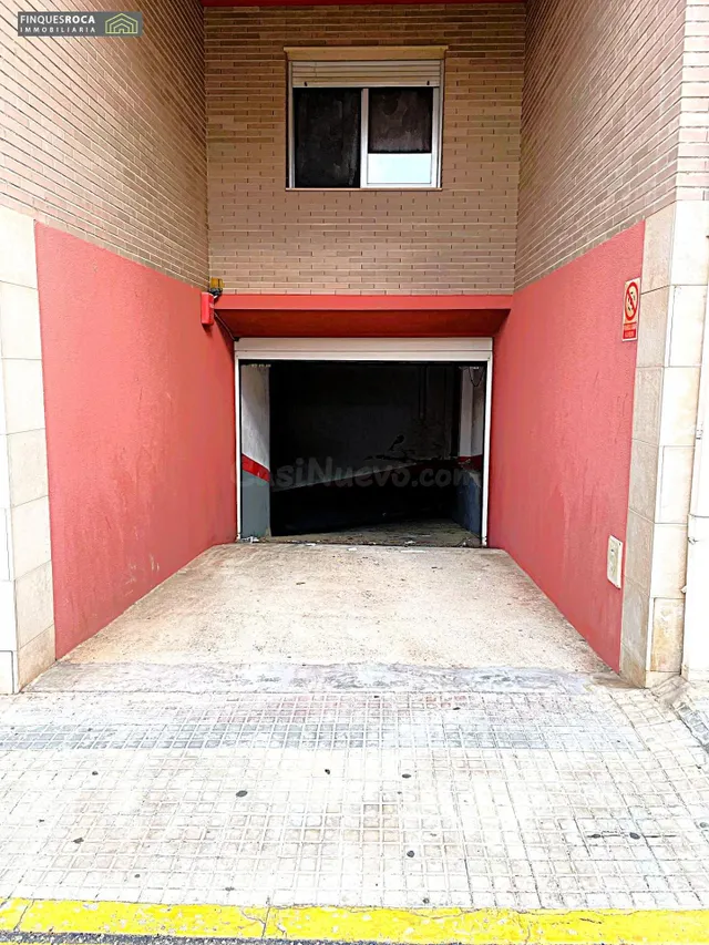 Plaza de aparcamiento de 11m2 cerca del campo de fútbol de L - foto 4