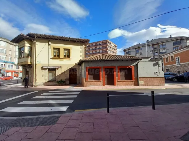 Local comercial en Los Corrales de Buelna - foto 3