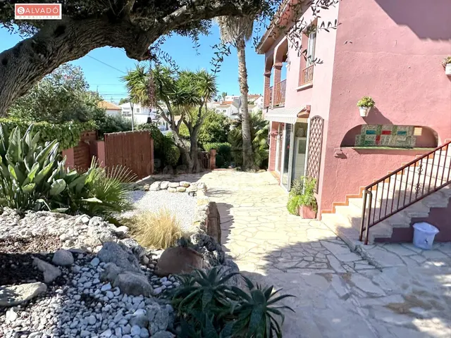 Amplia casa con piscina, chimenea y zona chill out en Cunit !!! — 2