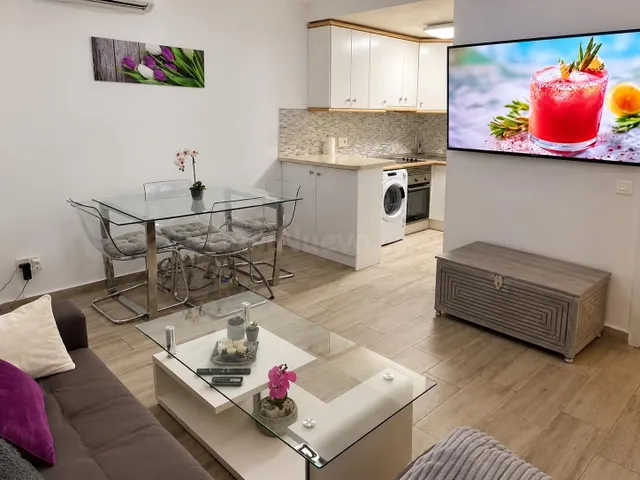 Dúplex en esquina con piscina comunitara  de 3 dormitorios con amplia terraza y patio — 4