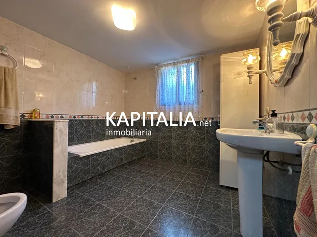 Casa en VENTA en Canals, zona Les Moles, con enorme jardín, grandes posibilidades, parking y 5 dormitorios — 36