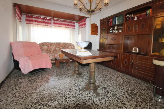 Gran piso en el centro de Torrevieja con 4 dormitorios a 900m del mar — 8