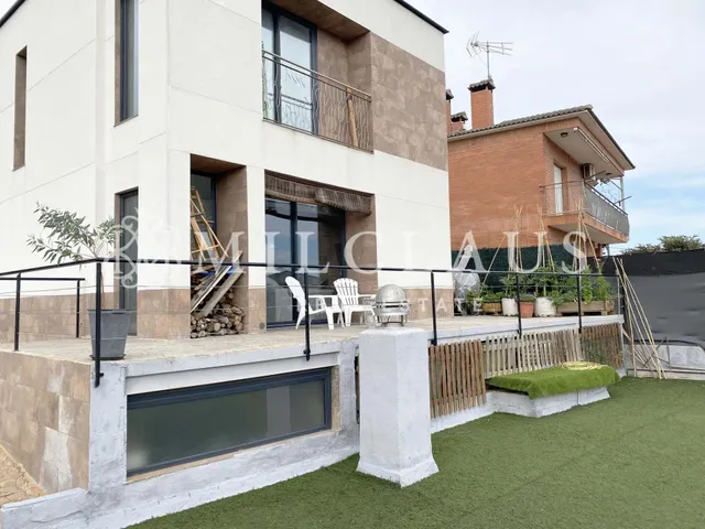 Casa o chalet independiente en venta en Calle d'Enric Morera — 8