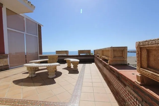 villa independiente 1º linea de playa cabopino — 23