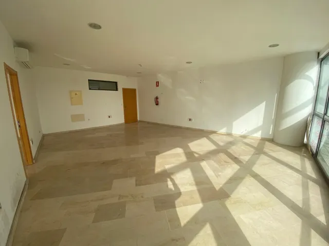 AMPLIA OFICINA EN EDIFICIO AZABACHE — 5