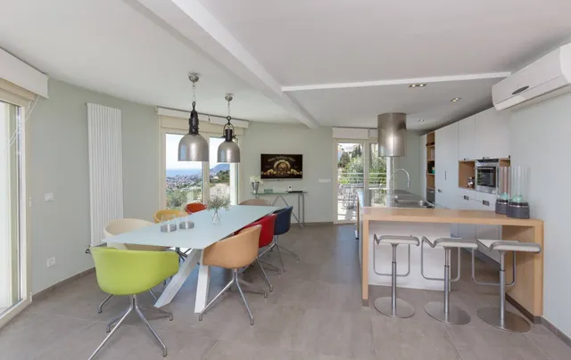 Villa Peñón. Villa con vistas panorámicas a la costa y orientación sur en venta en Benissa. — 4