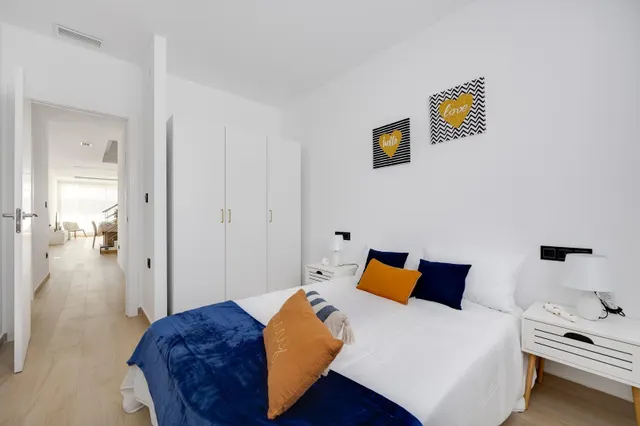 Villa moderna de 3 dormitorios con piscina privada en Aguas Nuevas, Torrevieja — 32