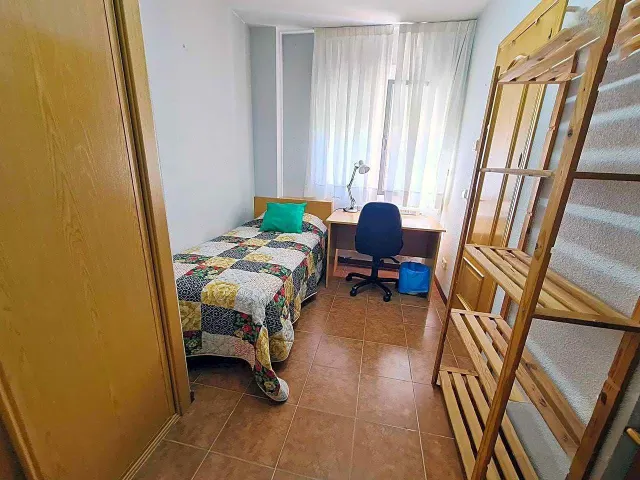 ALQUILER DE ÚLTIMA HABITACIÓN CON BAÑO EN SUITE Y GASTOS INCLUIDOS PARA ESTUDIANTES EN VILLANUEVA DE LA CAÑADA — 11