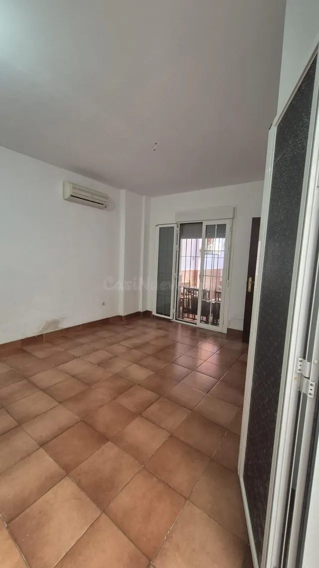 VIVIENDA ADOSADA EN CAMPOSOTO CON PATIOS Y  AZOTEA — 5