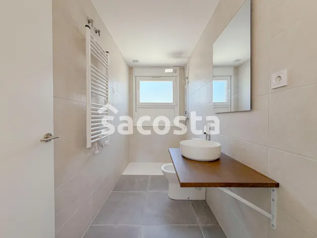 Amplio piso con  terraza, ideal como inversión o vivienda — 12