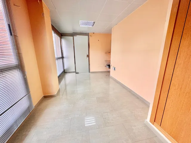 Maravillosa oficina en el centro de Beniel, semi-nueva, toda exterior, hace esquina. ¡visitela ya! — 13