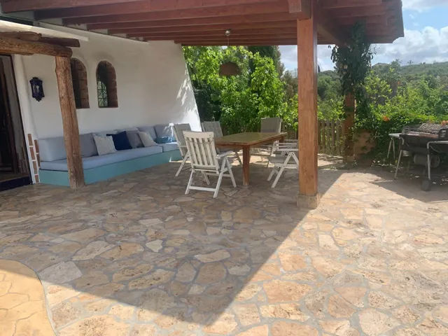 Se alquila chalet en coin buena zona — 17