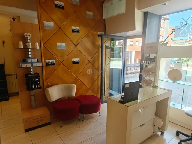 SE VENDE PELUQUERIA CON TIENDA Y MAQUINARIA EN ANDOAIN — 8