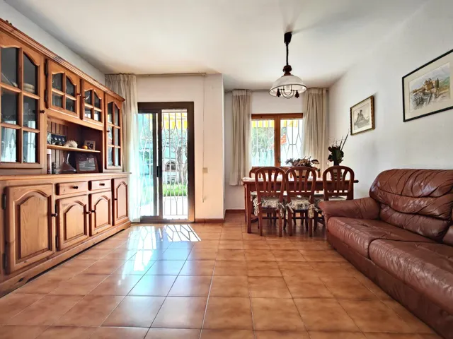 Casa adosada en Calafell de 3 habitaciones y gran jardín cerca del tren — 10