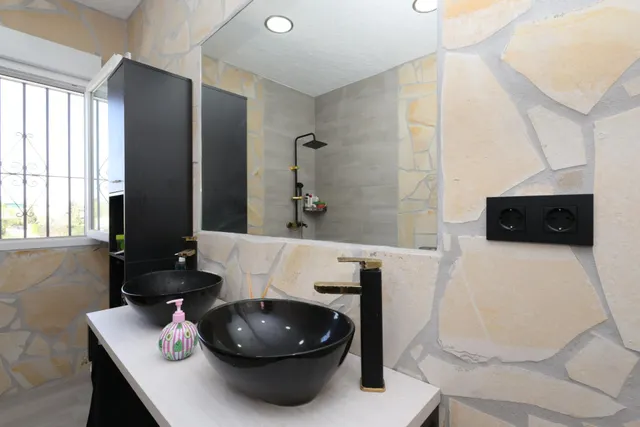 Casa reformada con piscina en parcela de 2.500 m2 (urbano y rústico) — 44