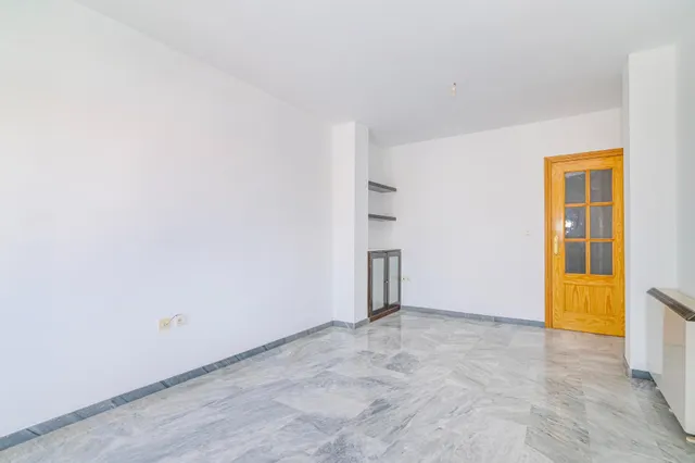 PISO DE 3 habitaciones Y COCHERA EN LA ZUBIA — 22