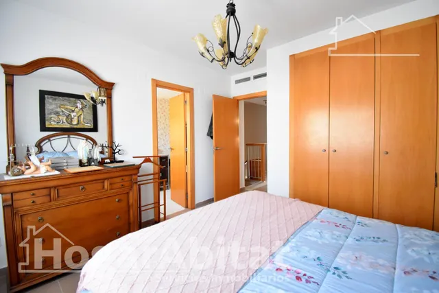 SEMINUEVO, AMPLIO Y LUMINOSO CON TERRAZA Y JACUZZI — 10