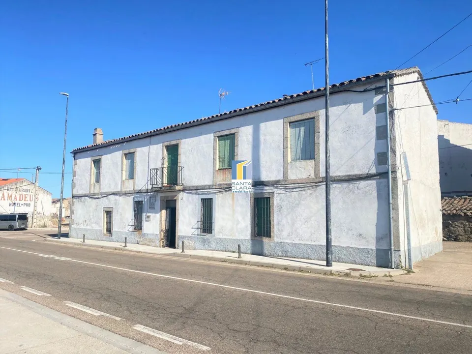 CASA EN VENTA CON 4 DORMITORIOS EN BERMILLO DE SAYAGO (ZAMORA)