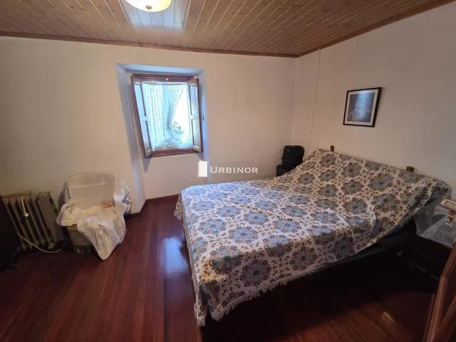 CASA reformada, con finca llana 3.300 m2 a 10 km. XINZO DE LIMIA. — 12