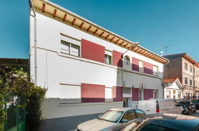 Bajo reformado con terraza privada de 30 m2 orientada al sur en Avilés — 28