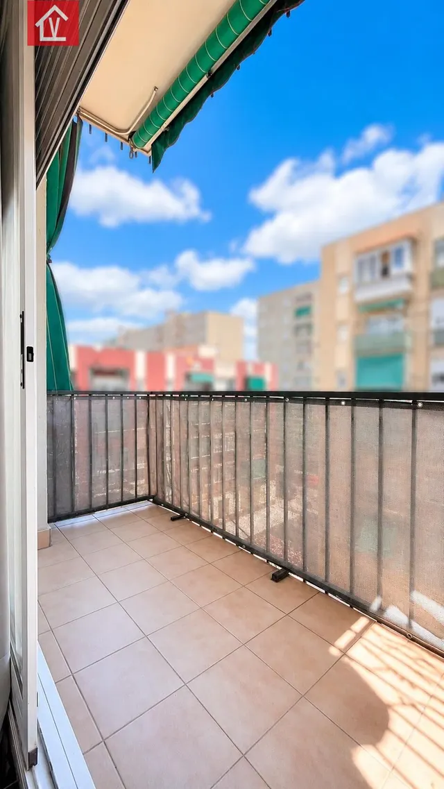 Piso exterior y soleado con ascensor y balcón en zona Espronceda — 22