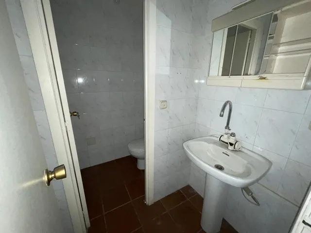 VENTA LOCAL ZONA CUATROVIENTOS — 13