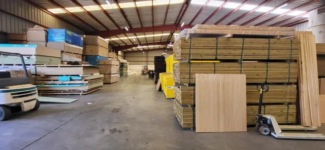 Venta de nave industrial con posibilidad de adquirir una gra