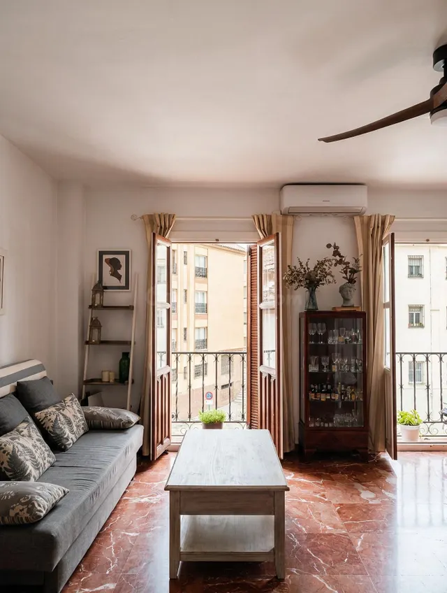 Oportunidad de Inversión y Vivienda en Granada Centro: Apartamento Luminoso junto a Gran Vía ref: DLR00284 — 4