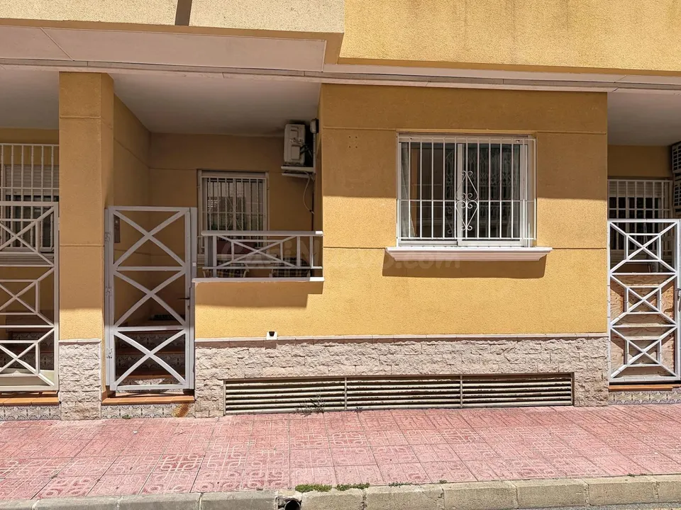 APARTAMENTO EN PLANTA BAJA CON PARKING OPCIONAL A 200M DEL MAR