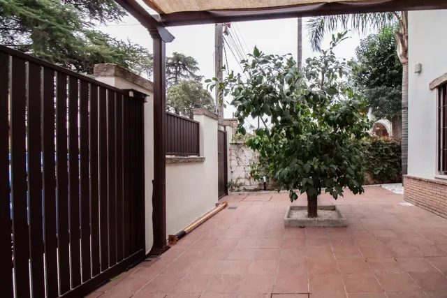 ¡Tu nuevo hogar en Bormujos! Magnífico chalet en alquiler con patio. — 6