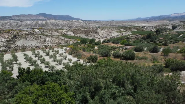 Amplio Terreno Urbano con Agua y Vistas Espectaculares en Ce - foto 5