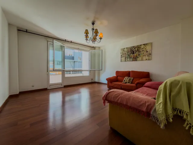 Piso con terraza a la venta en Fernando de Los Rios. — 18