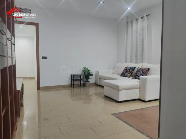 ENTREPLANTA DE 72 m2 CON REFORMA INTEGRAL Y PATIO PRIVADO EN - foto 2